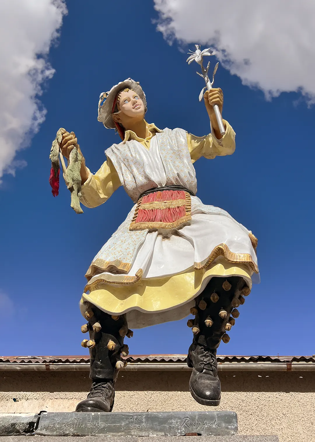 Statue in Plaza De Armas de Chivay