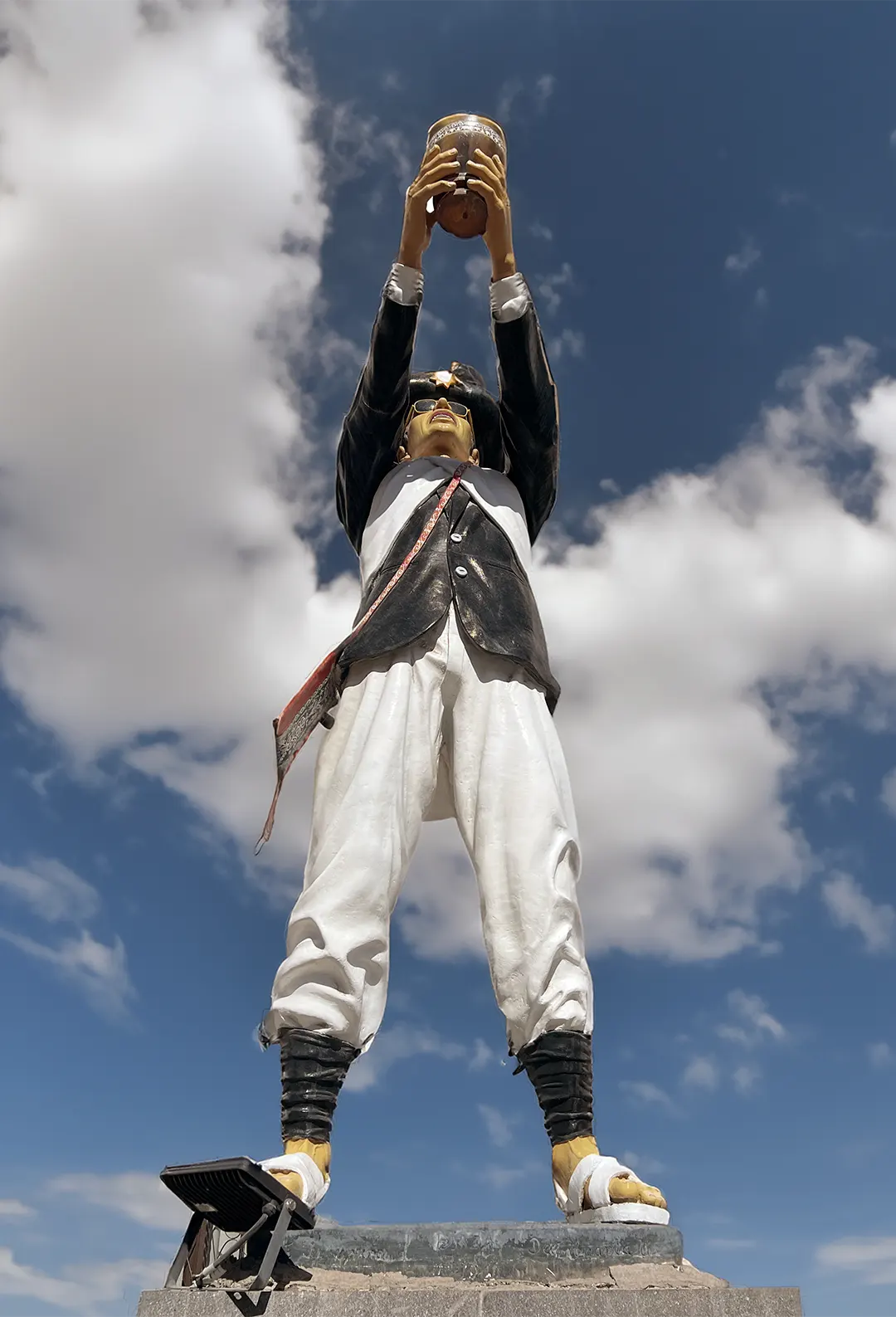Statue in Plaza De Armas de Chivay