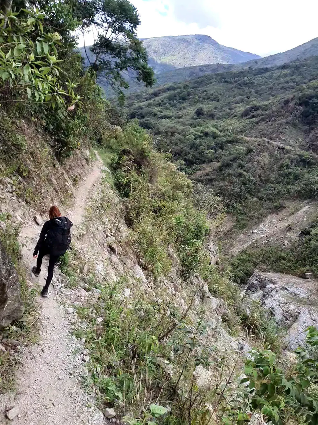 Narrow path without any barrier